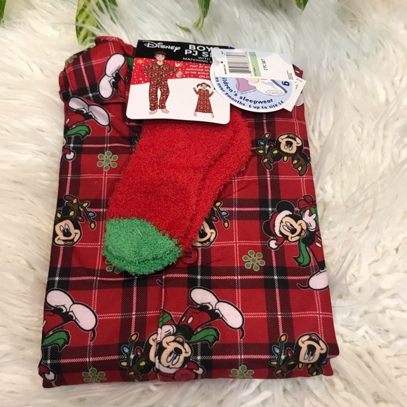 New🌿Boys PJ Set with Matching Socks - Picture 5 of 7